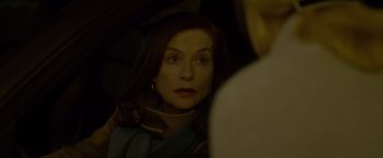 Movie still from “Elle” (2016), directed by Paul Verhoeven – A person looking into a mirror; Close Up shot, Over the shoulder angle