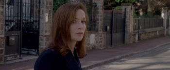 Movie still from “Elle” (2016), directed by Paul Verhoeven – A person with long red hair; Close Up shot, Over the shoulder angle