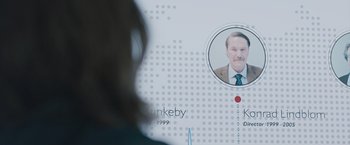 Movie still from “The Quake” (2018), directed by John Andreas Andersen – A person wearing headphones looking at a computer screen; Extreme Close Up shot, Over the shoulder angle