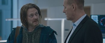 Movie still from “The Quake” (2018), directed by John Andreas Andersen – Two men talking to each other in front of a building; Close Up shot, Over the shoulder angle