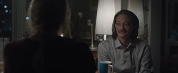 Movie still from “The Quake” (2018), directed by John Andreas Andersen – A man and a woman are sitting at a table; Close Up shot, Over the shoulder angle