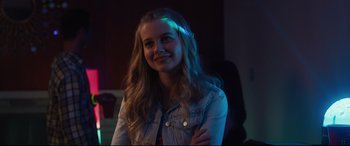 Movie still from “Every Day” (2018), directed by Michael Sucsy – A young girl is posing for a picture; Close Up shot, Over the shoulder angle