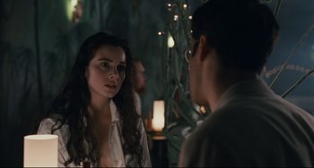 Movie still from “Exotica” (1994), directed by Atom Egoyan – A man and a woman are talking in a room; Close Up shot, Over the shoulder angle