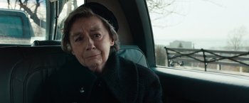 Movie still from “Extremely Loud & Incredibly Close” (2011), directed by Stephen Daldry – An older woman sitting in a car looking at the camera; Close Up shot, Over the shoulder angle