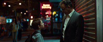 Movie still from “Extremely Loud & Incredibly Close” (2011), directed by Stephen Daldry – A man and a young boy standing next to each other on the street; Medium shot, Over the shoulder angle