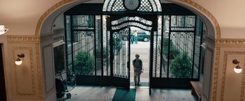 Movie still from “Extremely Loud & Incredibly Close” (2011), directed by Stephen Daldry – A man standing in front of an entrance to a building; Wide shot, High angle
