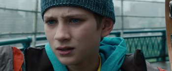Movie still from “Extremely Loud & Incredibly Close” (2011), directed by Stephen Daldry – A person wearing a hat; Close Up shot, Over the shoulder angle