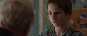 Movie still from “Extremely Loud & Incredibly Close” (2011), directed by Stephen Daldry – A young girl is looking at a man; Close Up shot, Over the shoulder angle