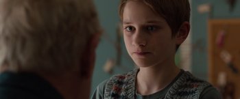 Movie still from “Extremely Loud & Incredibly Close” (2011), directed by Stephen Daldry – A young girl looking into a mirror while standing up; Close Up shot, Over the shoulder angle