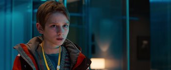 Movie still from “Extremely Loud & Incredibly Close” (2011), directed by Stephen Daldry – A young boy is looking into the distance; Close Up shot, Over the shoulder angle