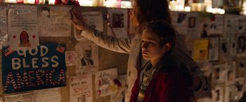 Movie still from “Extremely Loud & Incredibly Close” (2011), directed by Stephen Daldry – A woman and a child are looking at a wall of papers; Close Up shot, Over the shoulder angle