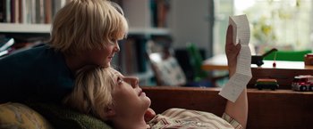 Movie still from “Extremely Loud & Incredibly Close” (2011), directed by Stephen Daldry – A woman and a child laying on a couch; Close Up shot, High angle