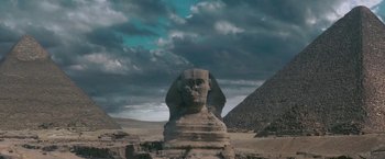 Movie still from “Fantastic Four: Rise of the Silver Surfer” (2007), directed by Tim Story – A statue of a sphinx in the middle of the desert; Extreme Wide shot, Low angle