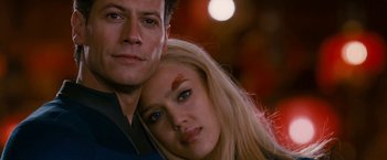 Movie still from “Fantastic Four: Rise of the Silver Surfer” (2007), directed by Tim Story – A man and a woman are posing for a picture; Close Up shot, Overhead angle