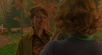 Movie still from “Far from Heaven” (2002), directed by Todd Haynes – Two women are talking to each other in front of trees; Close Up shot, Over the shoulder angle