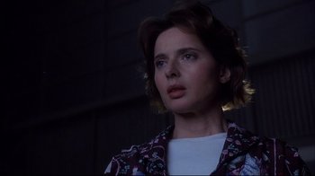 Movie still from “Fearless” (1993), directed by Peter Weir – A person with short brown hair; Close Up shot, Low angle