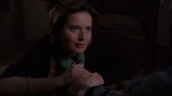 Movie still from “Fearless” (1993), directed by Peter Weir – A woman sitting in front of a man holding his hand; Close Up shot, Over the shoulder angle