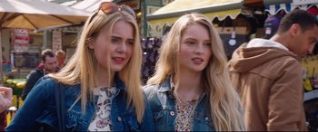 Movie still from “Fighting with My Family” (2019), directed by Stephen Merchant – Two young blonde women standing next to each other; Close Up shot, Over the shoulder angle