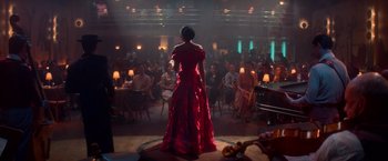 Movie still from “The United States vs. Billie Holiday” (2021), directed by Lee Daniels – A woman in a long red dress standing in front of an audience; Wide shot, Over the shoulder angle