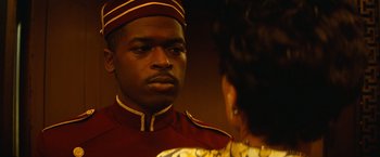 Movie still from “The United States vs. Billie Holiday” (2021), directed by Lee Daniels – A man and a woman are talking to each other; Close Up shot, Over the shoulder angle