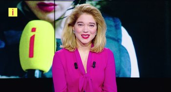 Movie still from “France” (2021), directed by Bruno Dumont – A woman in a pink shirt is smiling for the camera; Close Up shot, High angle