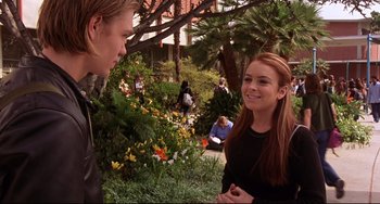 Movie still from “Freaky Friday” (2003), directed by Mark Waters – Two people are talking in a park with flowers; Medium shot, Over the shoulder angle