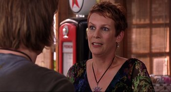 Movie still from “Freaky Friday” (2003), directed by Mark Waters – A woman with short hair talking to a man; Close Up shot, Over the shoulder angle