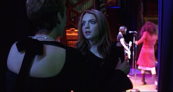 Movie still from “Freaky Friday” (2003), directed by Mark Waters – A woman in a black shirt talking to a man in a black shirt; Medium shot, Over the shoulder angle