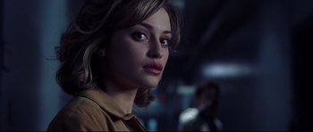 Movie still from “Freddy vs. Jason” (2003), directed by Ronny Yu – A person wearing a yellow shirt; Close Up shot, Over the shoulder angle