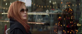 Movie still from “French Exit” (2020), directed by Azazel Jacobs – A woman wearing sunglasses standing in front of a store window; Close Up shot, Low angle