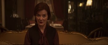 Movie still from “French Exit” (2020), directed by Azazel Jacobs – A person sitting in a room; Close Up shot, Over the shoulder angle