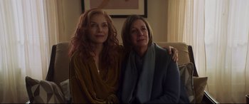 Movie still from “French Exit” (2020), directed by Azazel Jacobs – Two women sitting next to each other on a couch; Close Up shot, Low angle