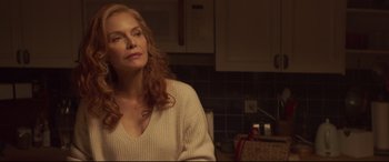 Movie still from “French Exit” (2020), directed by Azazel Jacobs – A woman sitting in front of a kitchen counter; Close Up shot, Over the shoulder angle