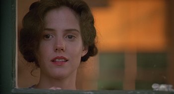 Movie still from “Fried Green Tomatoes” (1991), directed by Jon Avnet – A woman's face in front of an orange background; Close Up shot, Low angle