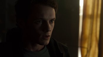 Movie still from “Fright Night” (2011), directed by Craig Gillespie – A young man is looking into the camera; Close Up shot, Over the shoulder angle