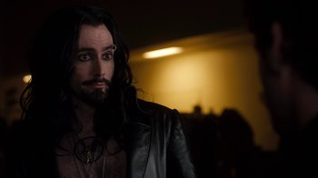 Movie still from “Fright Night” (2011), directed by Craig Gillespie – A person with long hair and a beard; Close Up shot, Over the shoulder angle