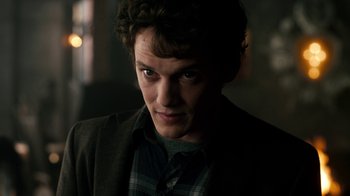 Movie still from “Fright Night” (2011), directed by Craig Gillespie – A man with a beard is looking at the camera; Close Up shot, Over the shoulder angle