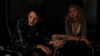 Movie still from “Fright Night” (2011), directed by Craig Gillespie – A man and a woman sitting next to each other on a couch; Medium shot, Over the shoulder angle