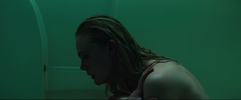 Movie still from “Galveston” (2018), directed by Mélanie Laurent – A woman with wet hair is sitting in a bathroom; Close Up shot, Overhead angle