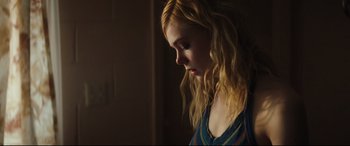 Movie still from “Galveston” (2018), directed by Mélanie Laurent – A woman with blonde hair is looking down at the floor; Close Up shot, Over the shoulder angle