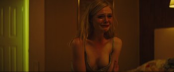 Movie still from “Galveston” (2018), directed by Mélanie Laurent – A young blonde woman in a tank top is crying; Close Up shot, Over the shoulder angle