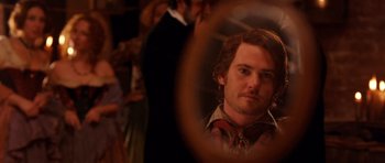 Movie still from “Gangs of New York” (2002), directed by Martin Scorsese – A person in a mirror; Close Up shot, Over the shoulder angle