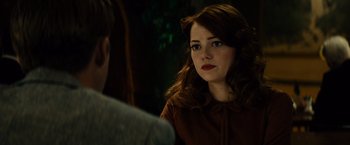 Movie still from “Gangster Squad” (2013), directed by Ruben Fleischer – A woman with red lipstick looking into a mirror; Close Up shot, Over the shoulder angle