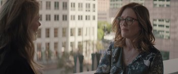 Movie still from “Gloria Bell” (2018), directed by Sebastián Lelio – A person sitting on a bench; Close Up shot, Over the shoulder angle