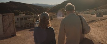 Movie still from “Gloria Bell” (2018), directed by Sebastián Lelio – A man and a woman are walking in a field; Medium shot, Over the shoulder angle