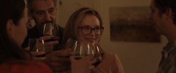Movie still from “Gloria Bell” (2018), directed by Sebastián Lelio – A woman holding a wine glass in front of a man; Close Up shot, Over the shoulder angle