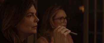 Movie still from “Gloria Bell” (2018), directed by Sebastián Lelio – Two women sitting in front of each other; Close Up shot, Over the shoulder angle
