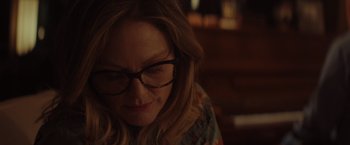 Movie still from “Gloria Bell” (2018), directed by Sebastián Lelio – A person wearing glasses; Close Up shot, Over the shoulder angle
