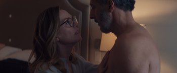 Movie still from “Gloria Bell” (2018), directed by Sebastián Lelio – A man and a woman are looking at one another; Medium shot, Over the shoulder angle