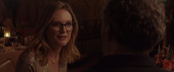 Movie still from “Gloria Bell” (2018), directed by Sebastián Lelio – A person wearing glasses; Close Up shot, Over the shoulder angle